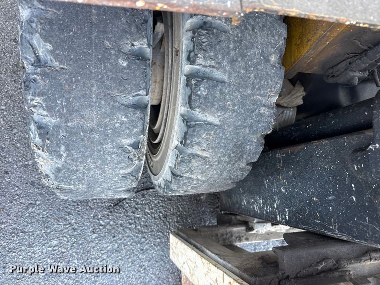 image for item FB8621 2002 Yale GLP060ZG forklift