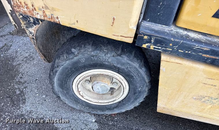 image for item FB8621 2002 Yale GLP060ZG forklift