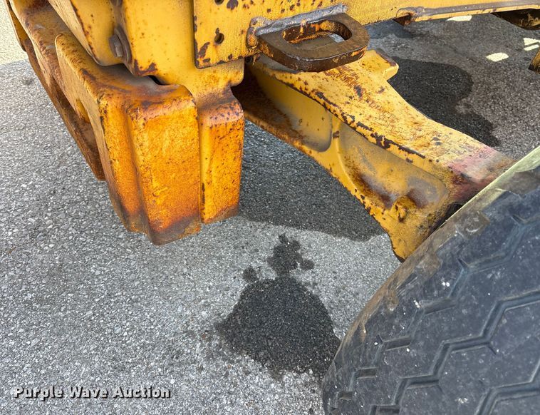 image for item FB8622 1999 John Deere 310SE backhoe