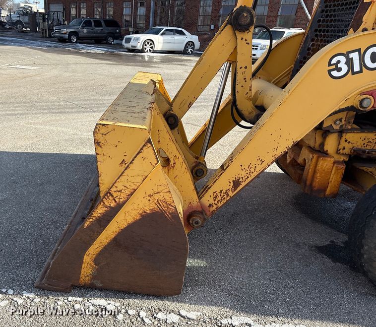 image for item FB8622 1999 John Deere 310SE backhoe