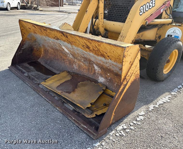 image for item FB8622 1999 John Deere 310SE backhoe