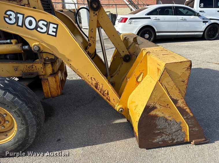 image for item FB8622 1999 John Deere 310SE backhoe