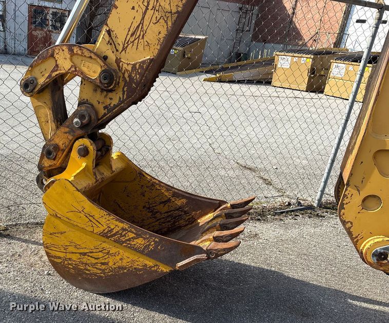 image for item FB8622 1999 John Deere 310SE backhoe