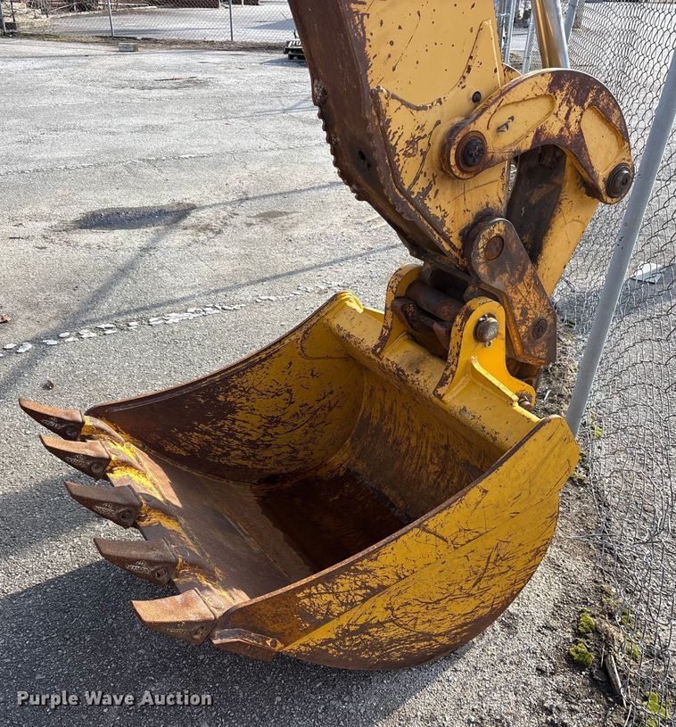 image for item FB8622 1999 John Deere 310SE backhoe