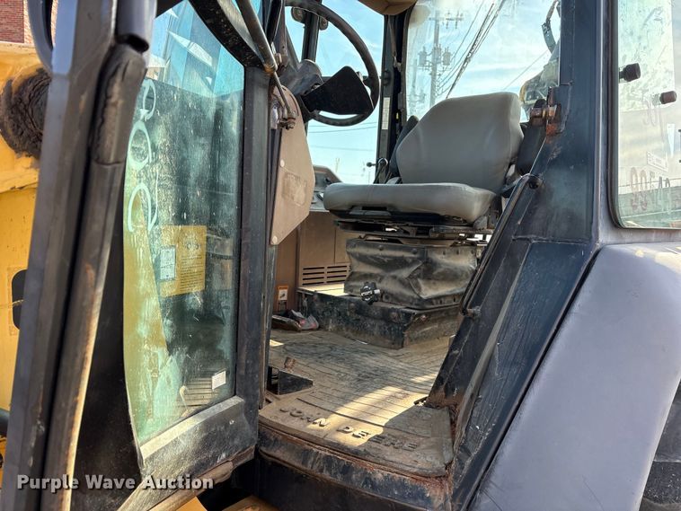 image for item FB8622 1999 John Deere 310SE backhoe