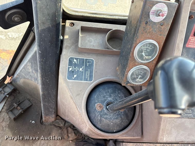 image for item FB8622 1999 John Deere 310SE backhoe