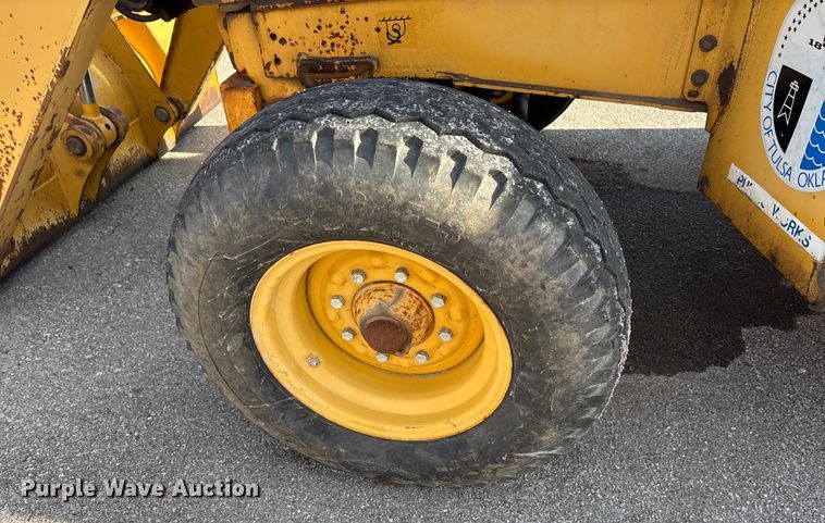 image for item FB8622 1999 John Deere 310SE backhoe