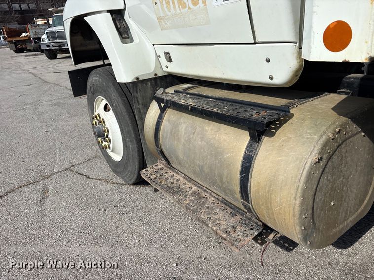 image for item FB8624 2011 International SF625 dump truck