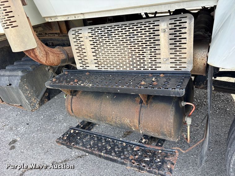 image for item FB8624 2011 International SF625 dump truck