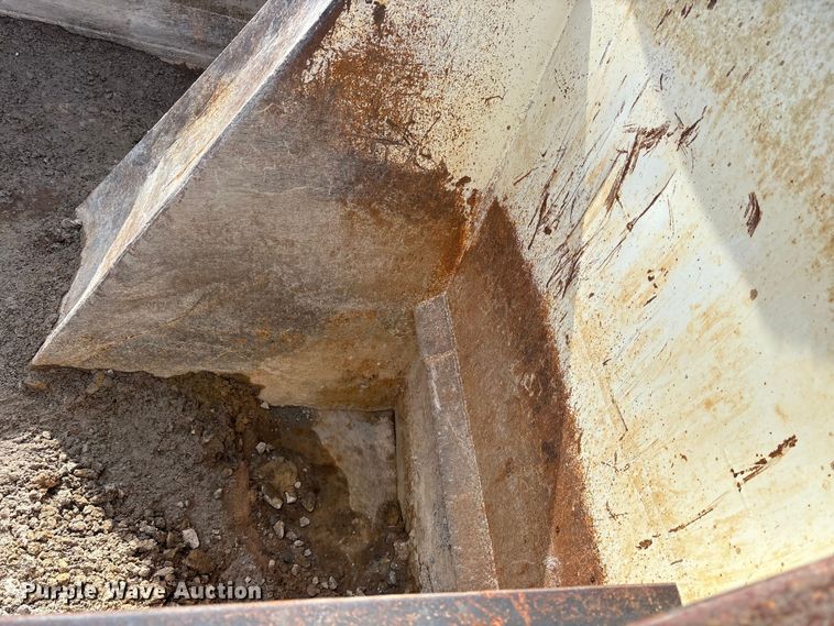 image for item FB8624 2011 International SF625 dump truck