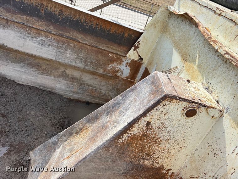 image for item FB8624 2011 International SF625 dump truck