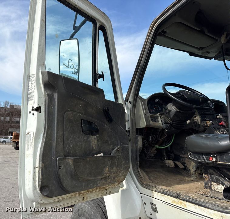 image for item FB8624 2011 International SF625 dump truck