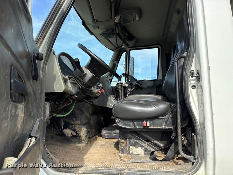 image for item FB8624 2011 International SF625 dump truck