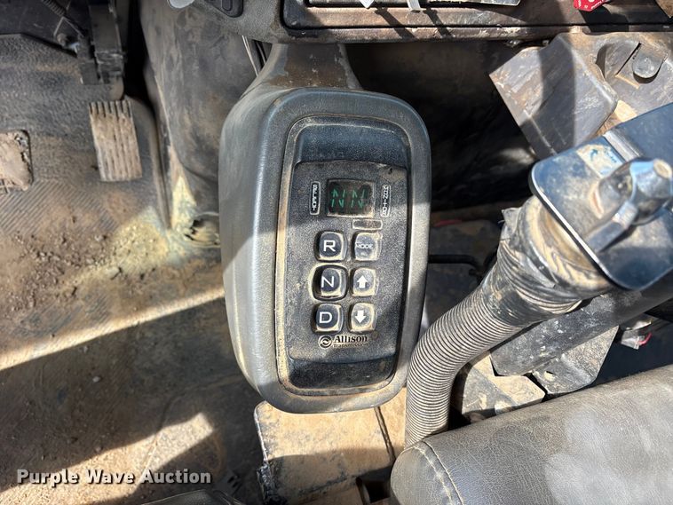 image for item FB8624 2011 International SF625 dump truck