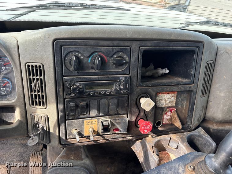 image for item FB8624 2011 International SF625 dump truck