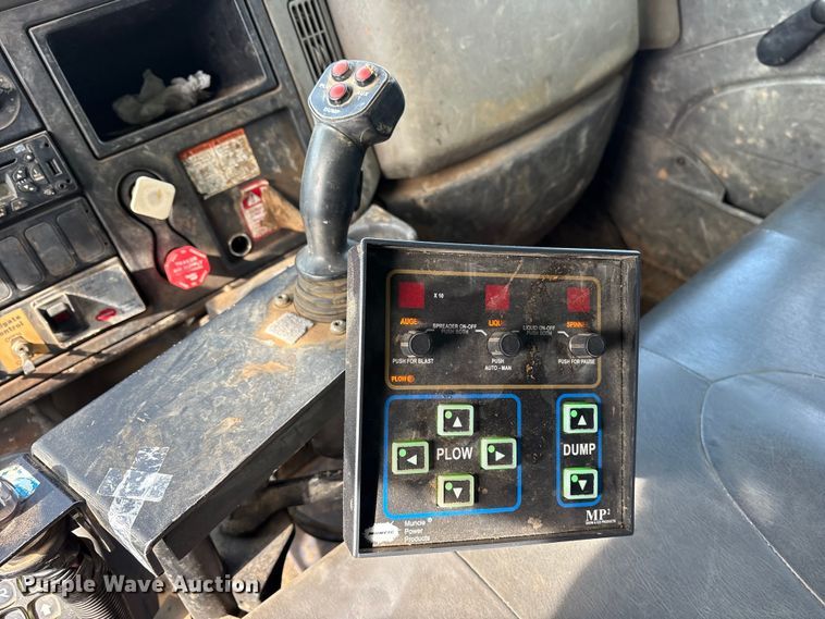 image for item FB8624 2011 International SF625 dump truck