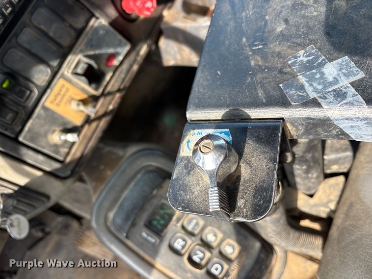 image for item FB8624 2011 International SF625 dump truck