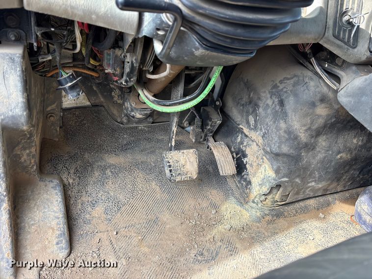 image for item FB8624 2011 International SF625 dump truck