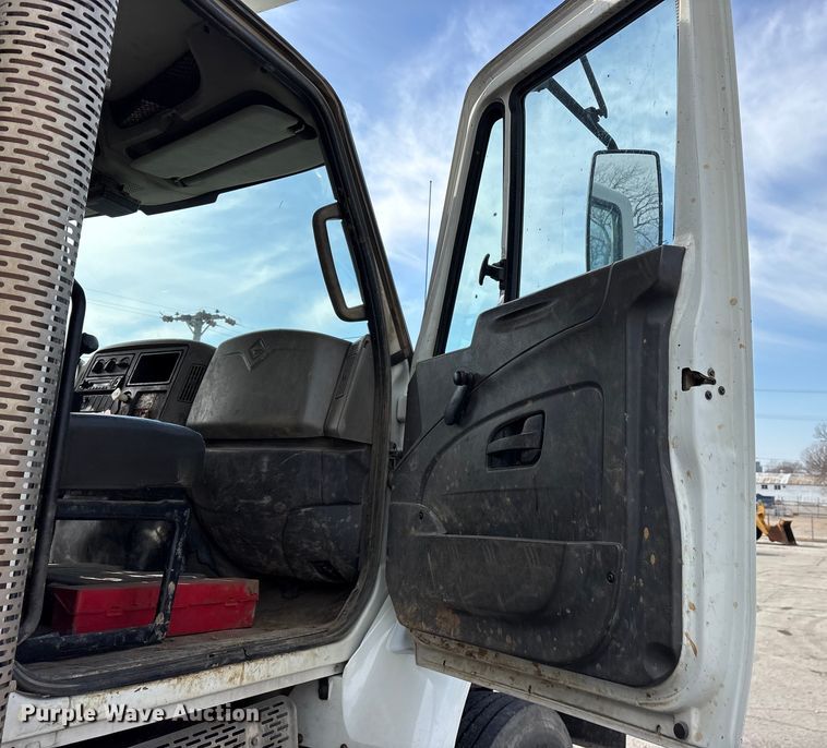 image for item FB8624 2011 International SF625 dump truck