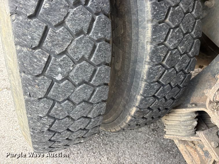 image for item FB8624 2011 International SF625 dump truck