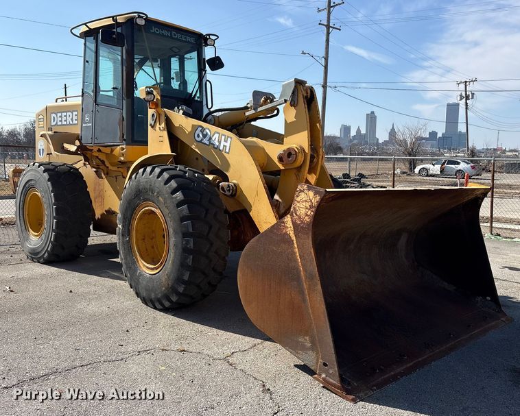 image for item FB8625 2002 John Deere 624H wheel loader