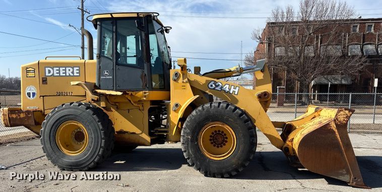 image for item FB8625 2002 John Deere 624H wheel loader