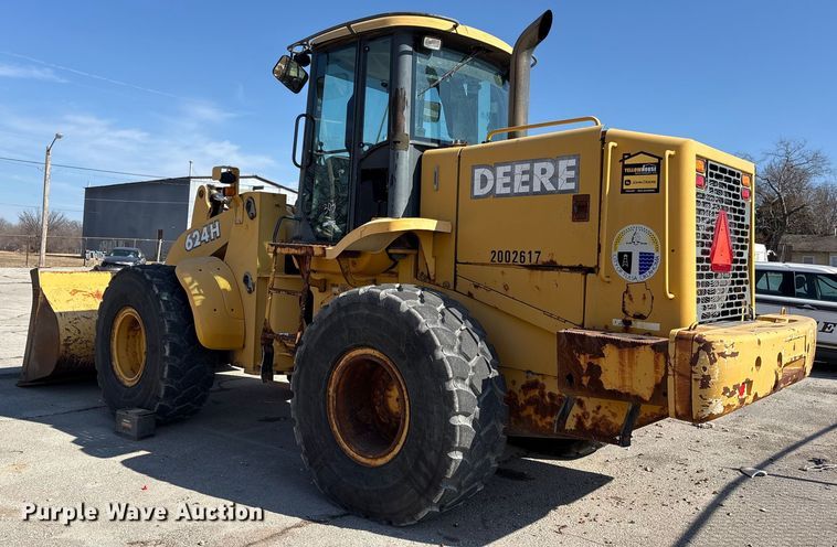 image for item FB8625 2002 John Deere 624H wheel loader