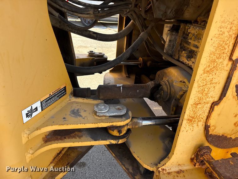 image for item FB8625 2002 John Deere 624H wheel loader