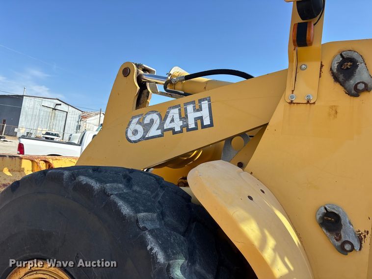 image for item FB8625 2002 John Deere 624H wheel loader