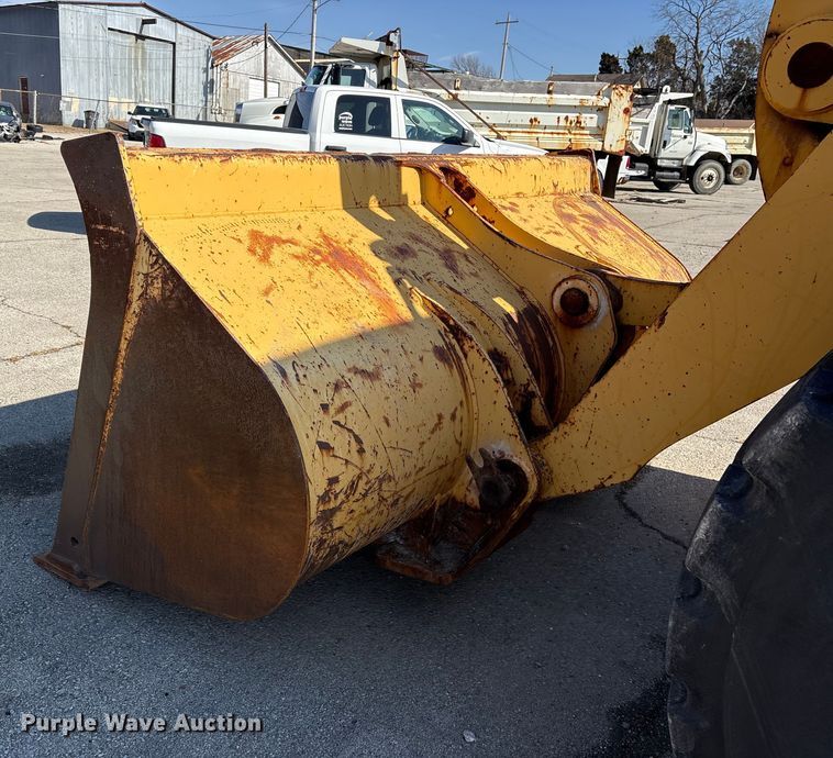 image for item FB8625 2002 John Deere 624H wheel loader