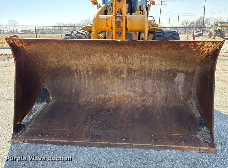 image for item FB8625 2002 John Deere 624H wheel loader