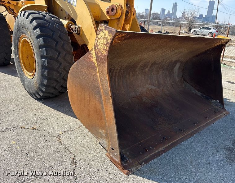 image for item FB8625 2002 John Deere 624H wheel loader