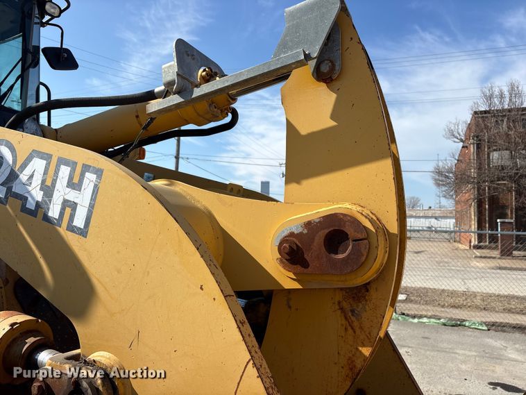 image for item FB8625 2002 John Deere 624H wheel loader