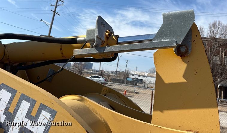 image for item FB8625 2002 John Deere 624H wheel loader