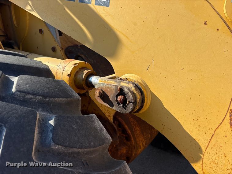 image for item FB8625 2002 John Deere 624H wheel loader