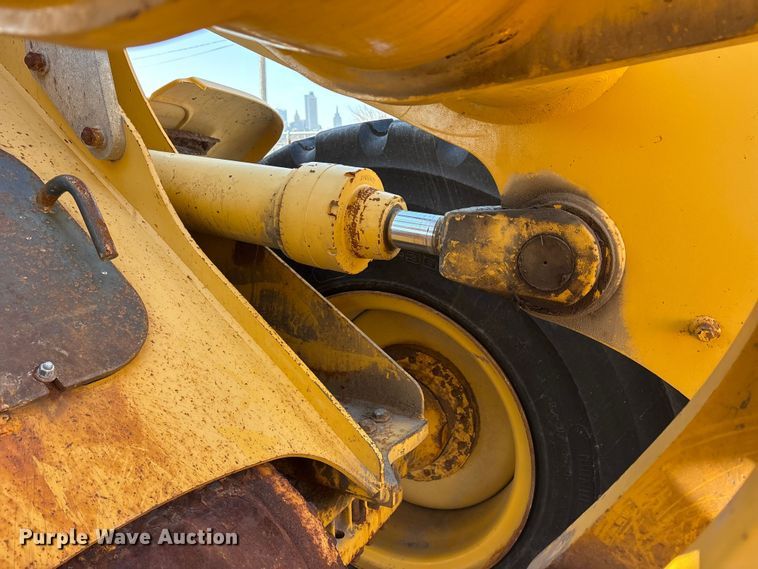 image for item FB8625 2002 John Deere 624H wheel loader