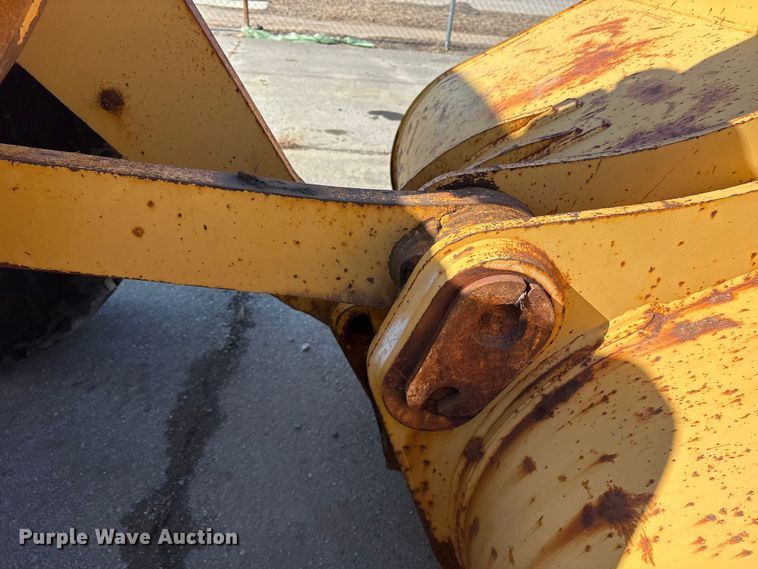 image for item FB8625 2002 John Deere 624H wheel loader