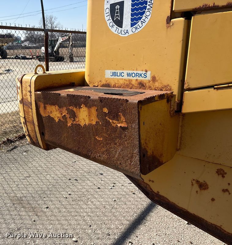 image for item FB8625 2002 John Deere 624H wheel loader