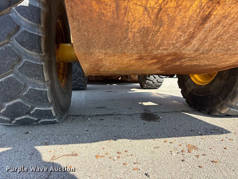 image for item FB8625 2002 John Deere 624H wheel loader