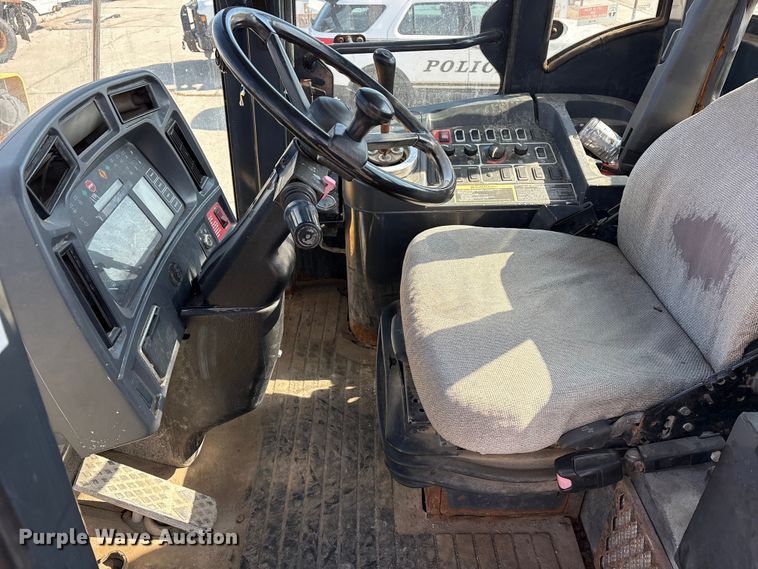 image for item FB8625 2002 John Deere 624H wheel loader