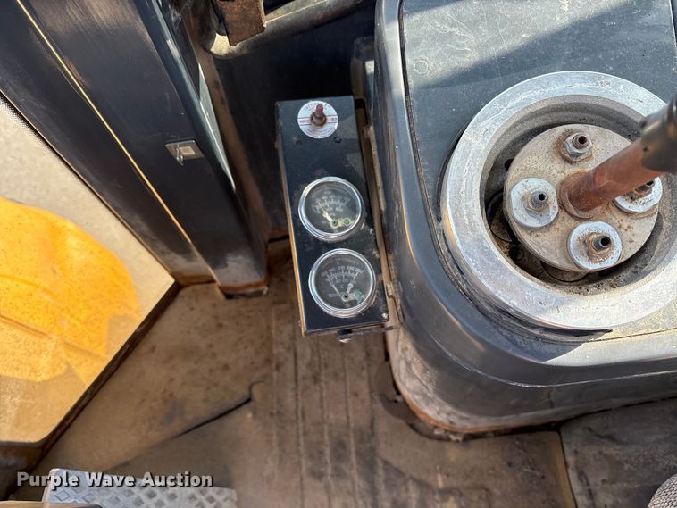 image for item FB8625 2002 John Deere 624H wheel loader