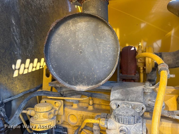 image for item FB8625 2002 John Deere 624H wheel loader