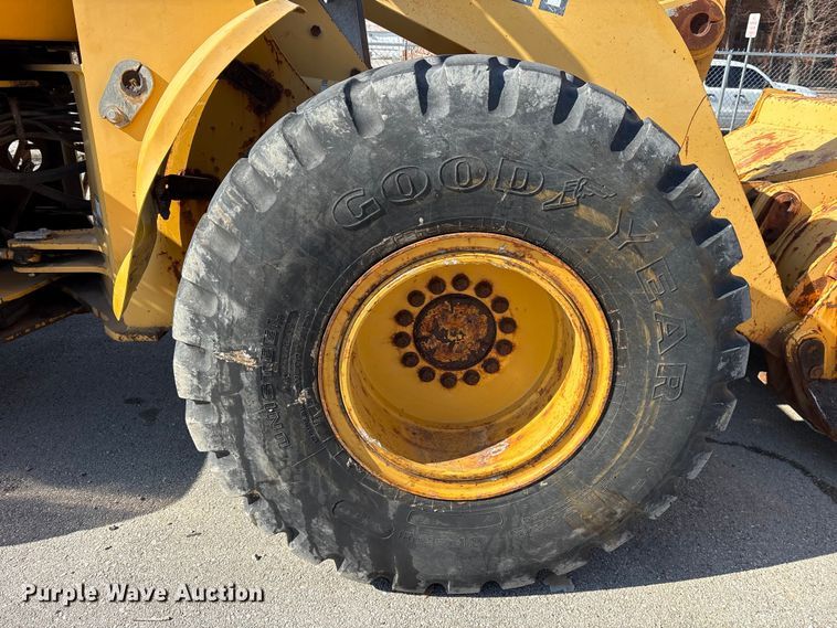 image for item FB8625 2002 John Deere 624H wheel loader