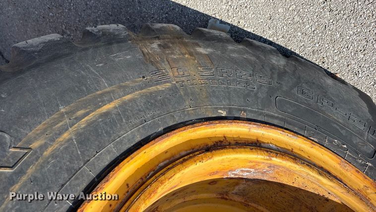 image for item FB8625 2002 John Deere 624H wheel loader