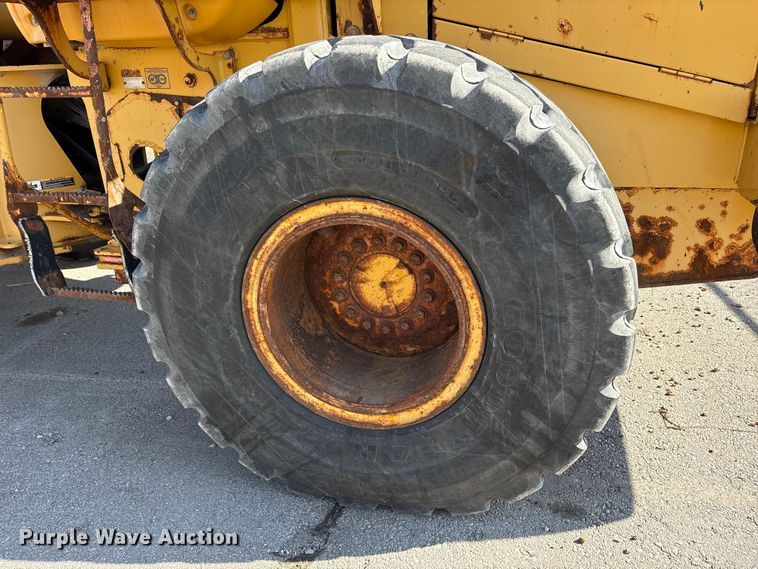 image for item FB8625 2002 John Deere 624H wheel loader