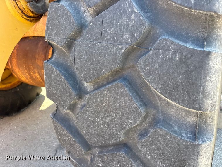 image for item FB8625 2002 John Deere 624H wheel loader