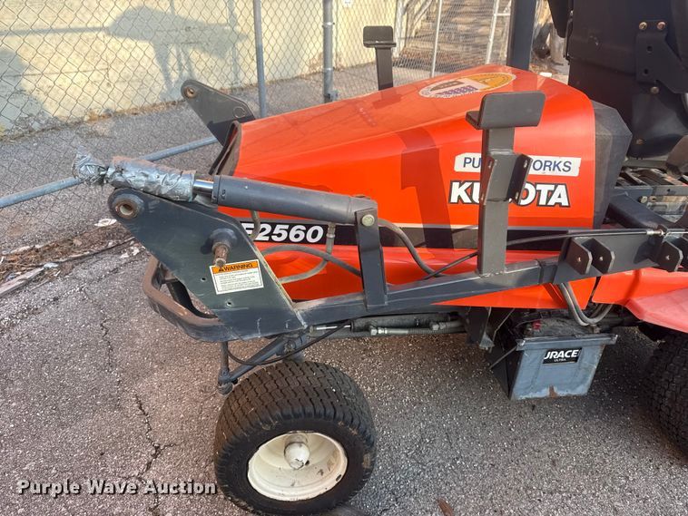 image for item FB8627 2005 Kubota F2560 lawn mower