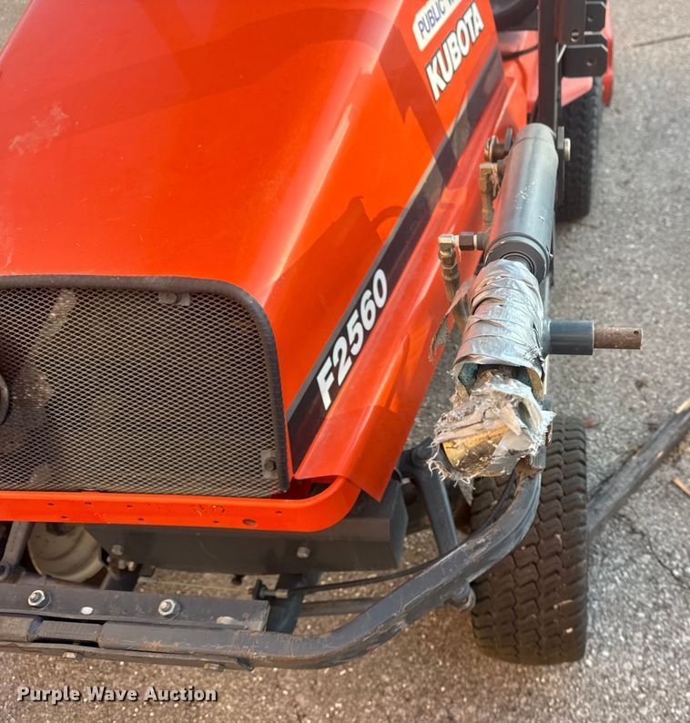 image for item FB8627 2005 Kubota F2560 lawn mower
