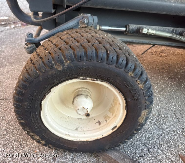 image for item FB8627 2005 Kubota F2560 lawn mower