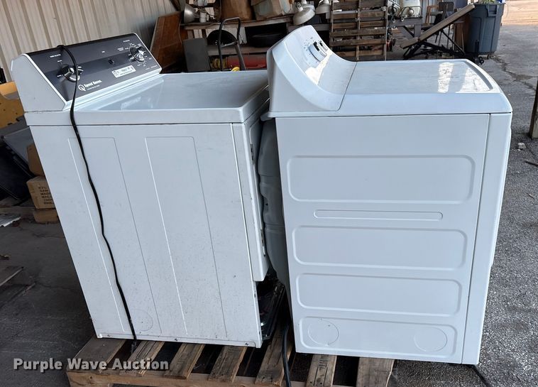 image for item FB8637 Washers and dryers